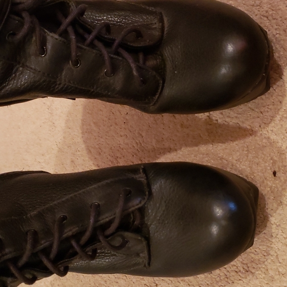 Sam Edelman platform booties. A ribbed, buckled zip up boot - Picture 10 of 10